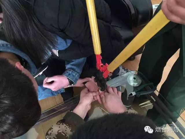 魔戒锁怎么解开,怎样解开套在手上的绳子