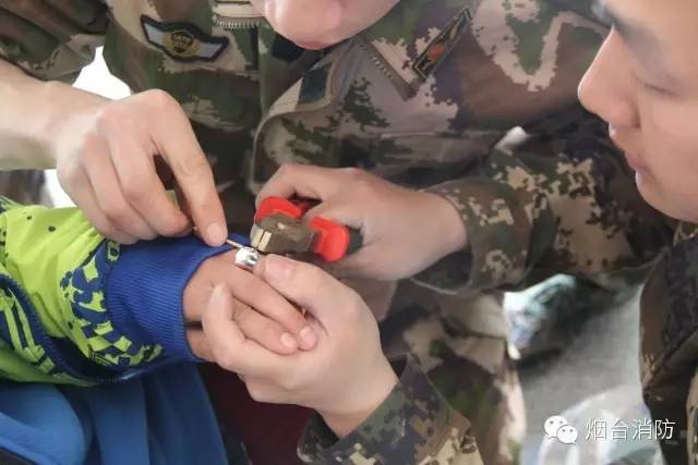 魔戒锁怎么解开,怎样解开套在手上的绳子