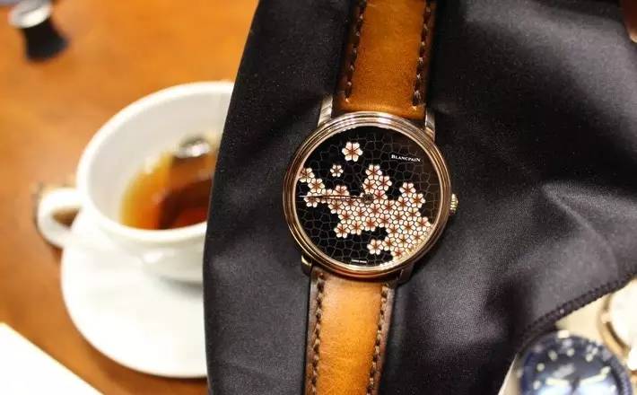 我们见到了瑞士制表师大神,他在雕刻一只金丝猴|雅趣臻选