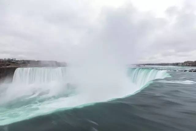 荒野猎人小李子救印第安女人,荒野猎人小李子遇到暴风雪
