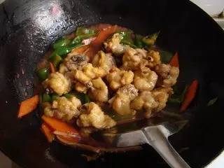 如何让菜品看起来油亮,教你1招口感脆嫩又入味