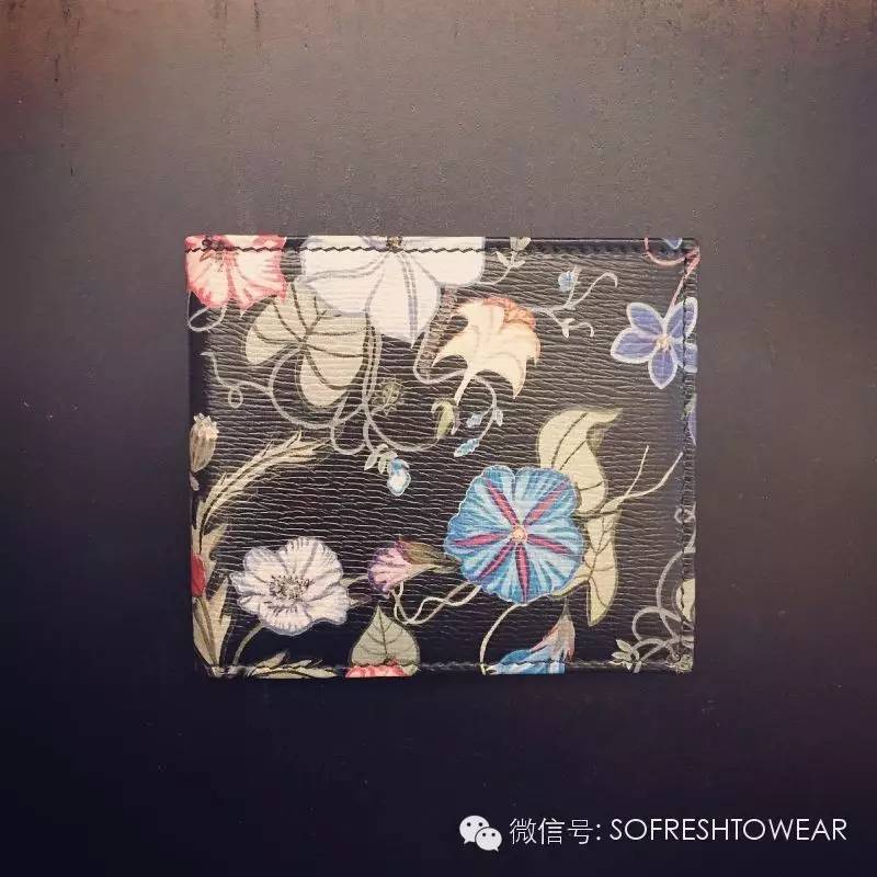 买钱包还是卡包,chanel链条钱包好买吗