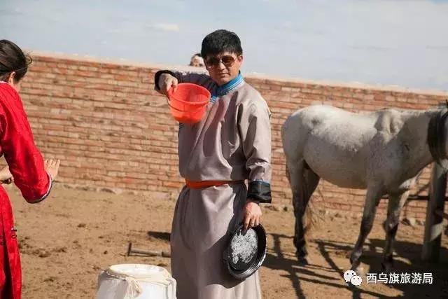 去了内蒙为什么敬酒三杯,哈达怎么接,马奶也是良药?