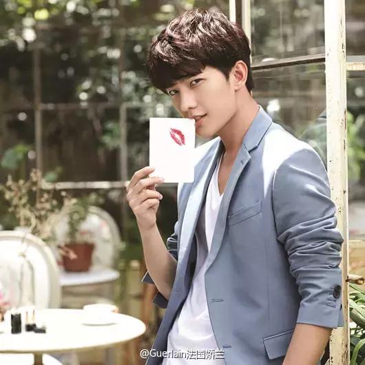 经常断货看看这些明星们用的口红吧