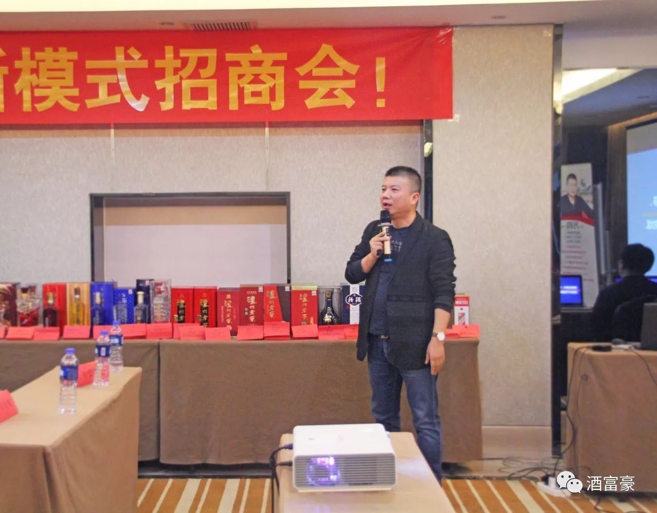 热烈庆祝展销会圆满成功,热烈祝贺商会圆满成功