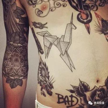 知道纹身有害为什么要纹身呢,纹身刚过五天继续纹身有危害么