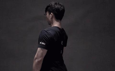 低头玩手机颈椎痛有什么姿势缓解,低头玩手机脖子疼吃什么药