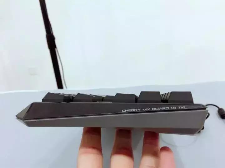樱桃mx1.0黑轴和红轴哪个好,樱桃键盘mx8.2黑曜石评测