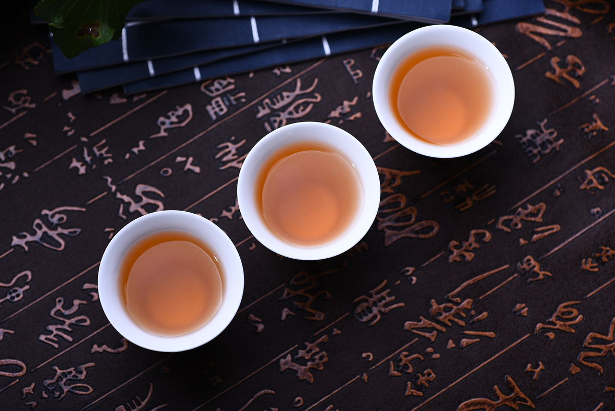 独立寒秋湘江北去看橘子洲头,独立寒秋湘江北去橘子洲层林尽染