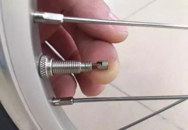 公路车轮胎气嘴有几种,自行车轮胎气嘴类型