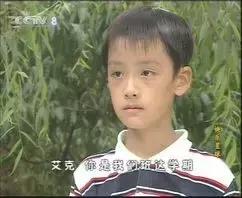 苏炳添大婚谢震业被拍合照,飞人苏炳添大婚跳小苹果