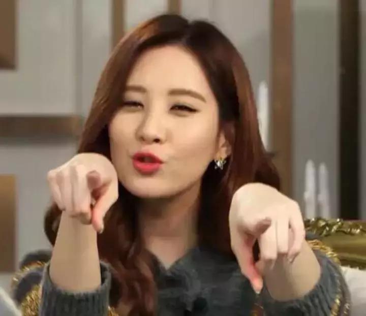 苏炳添大婚谢震业被拍合照,飞人苏炳添大婚跳小苹果