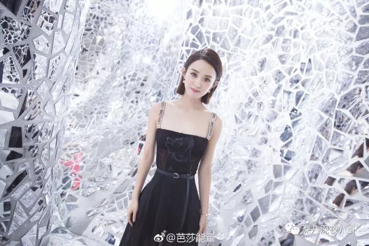 贵圈时刻是个暗流涌动的比拼场,比颜值,比衣品,比演技,比关系