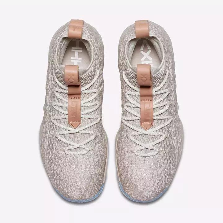 陈冠希穿老詹球衣开演唱会,陈冠希穿詹姆斯球衣演唱会