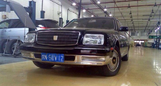 密密麻麻日文按钮的日本豪车，配蕾丝窗帘，居然有人花5万块买到