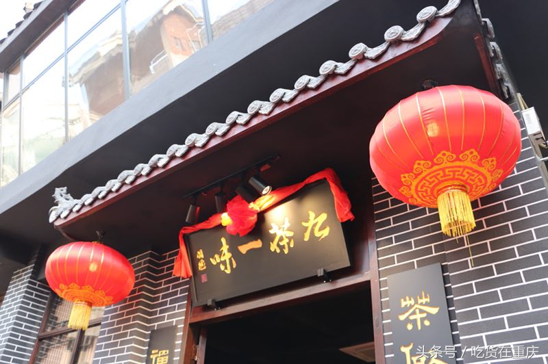 大气！这家茶会所的茶台全是老船木所制，老板估计身价上千万