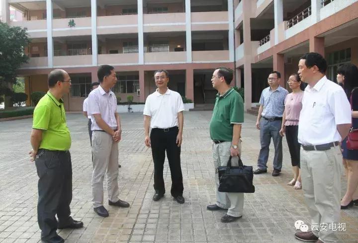 海卫书记到云安中学调研教育教学工作，提出了这五个方面的要求