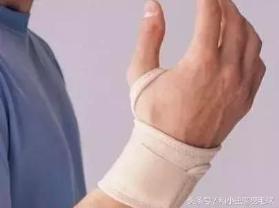 羽毛球和网球哪个更容易受伤,羽毛球运动受伤集锦