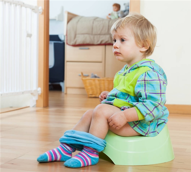 孩子几岁开始练习自己上厕所,宝宝几岁开始可以练习自己上厕所