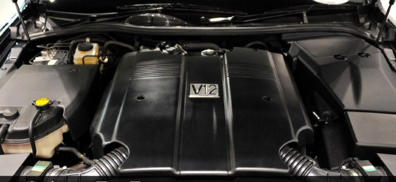 密密麻麻日文按钮的日本豪车，配蕾丝窗帘，居然有人花5万块买到