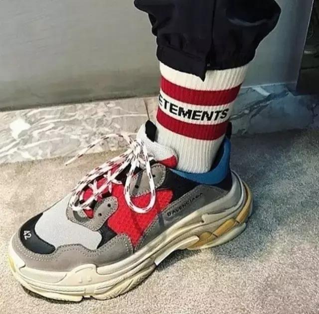 好想跟男朋友抢sneaker穿喔