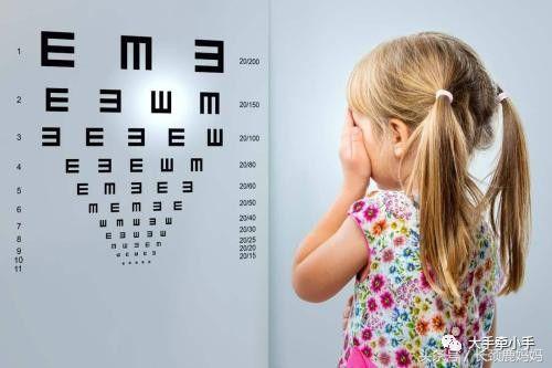 小孩刚刚发现近视怎么预防,孩子出现近视的前兆家长要注意了