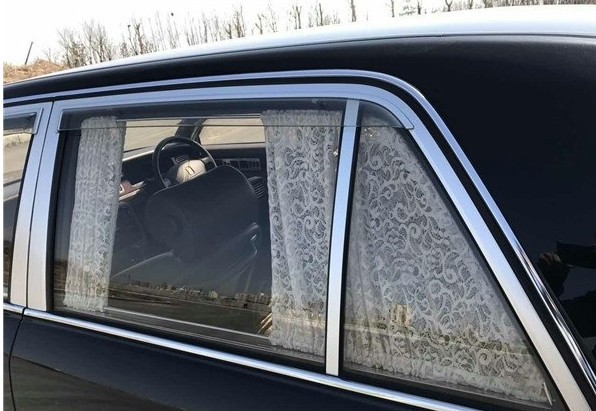 密密麻麻日文按钮的日本豪车，配蕾丝窗帘，居然有人花5万块买到