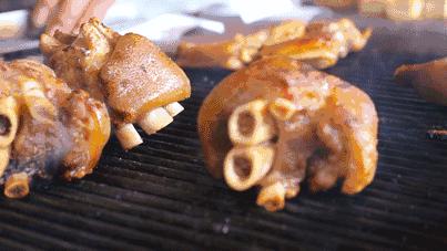 原汁原味的烤猪蹄,用一餐热腾腾的美食迎接冬至