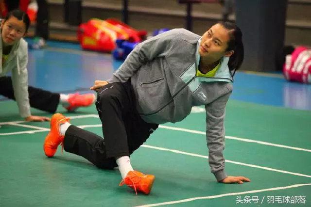 经常杀球下网的纠正方法,频繁杀球肘关节会疼吗