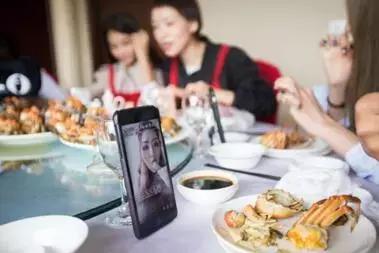 又是一年吃蟹时如何吃蟹才健康,吃蟹的最佳时间和禁忌