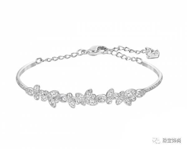 用珠宝来装饰自己,用珠宝装扮女生