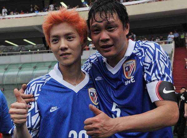 鹿晗踢球水平,鹿晗踢足球穿的球鞋