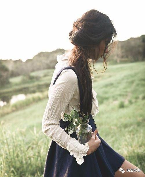 用珠宝来装饰自己,用珠宝装扮女生