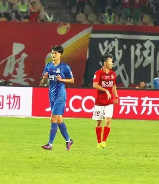 申花新星刘若钒在国奥训练期间,上海申花队球员刘若钒