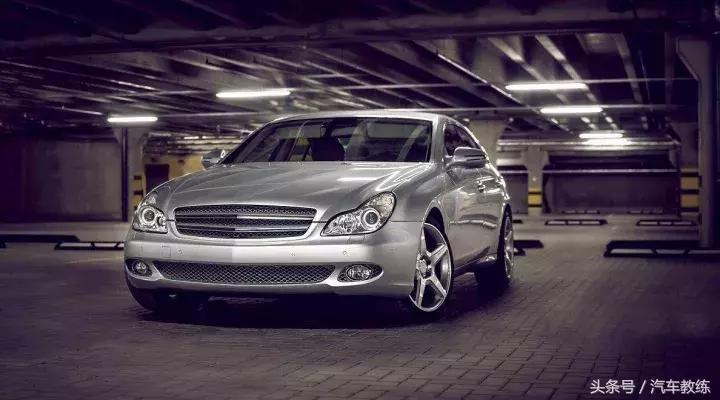 奔驰a200l与宝马1系比较,奥迪宝马奔驰这三款哪个比较好