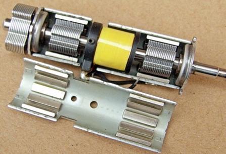 就在刚刚我把我媳妇儿买的1000块电动牙刷拆了，惊奇的发现了