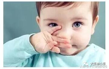 小孩刚刚发现近视怎么预防,孩子出现近视的前兆家长要注意了