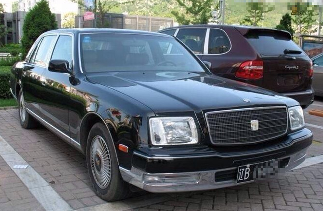 密密麻麻日文按钮的日本豪车，配蕾丝窗帘，居然有人花5万块买到