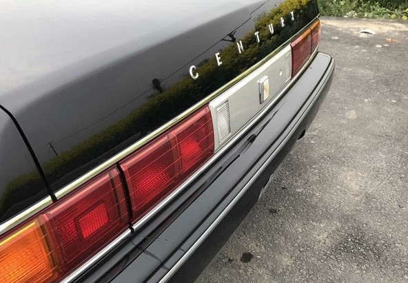 密密麻麻日文按钮的日本豪车，配蕾丝窗帘，居然有人花5万块买到