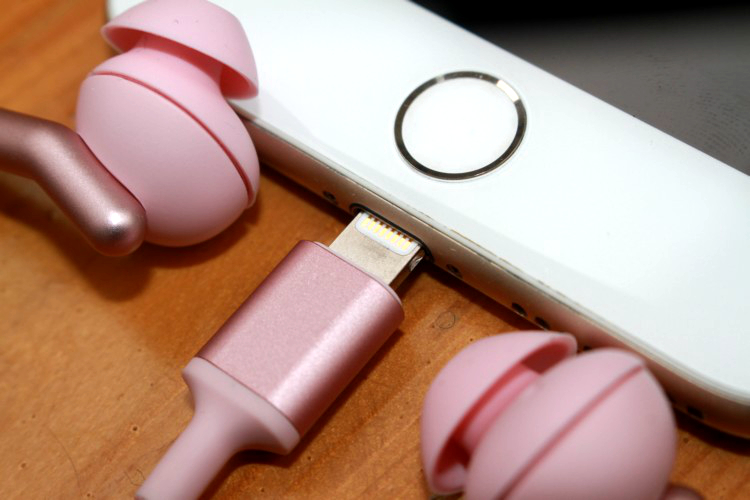 与iphone8媲美的国产机,苹果8用什么耳机推最好