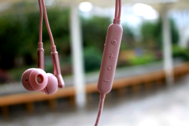 与iphone8媲美的国产机,苹果8用什么耳机推最好