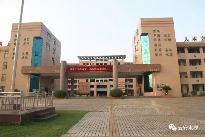 海卫书记到云安中学调研教育教学工作，提出了这五个方面的要求