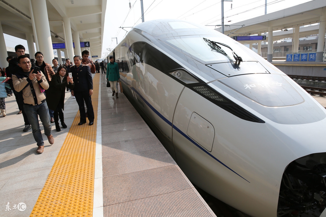 在网上订高铁票卧铺怎么选下铺,网上买高铁票可以选车厢