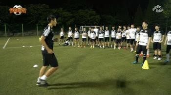 足球里如何破防守反击战术,足球如何防止被卡位