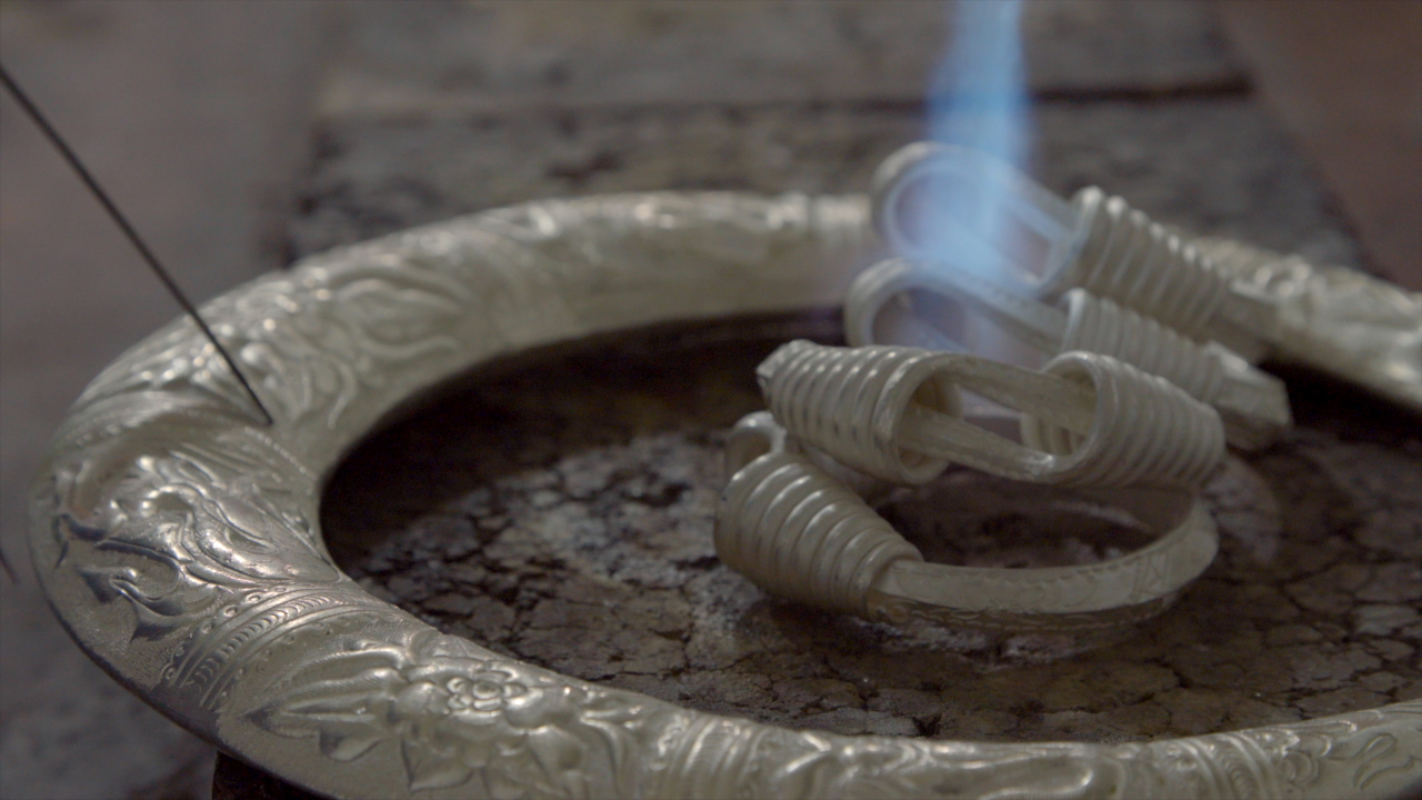 这里的女子很特别，没有几公斤的银子不能娶