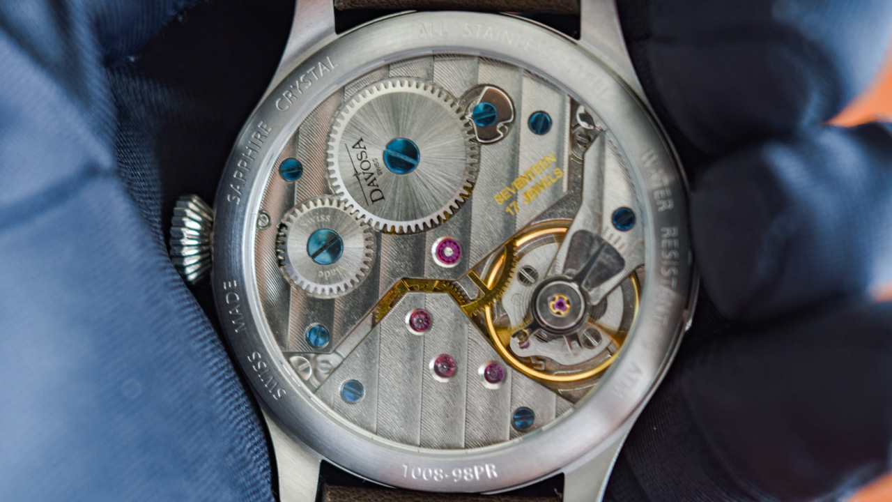 为什么空姐都戴表,空姐为什么都戴名贵手表