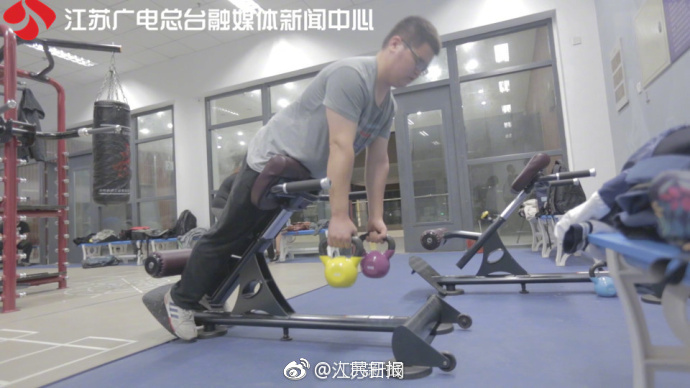 这个村一条秋裤卖全国闯出振兴路,厉害这个村凭一条虾走上了致富路