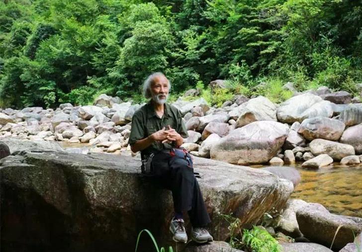 蛇博士告诉我们被蛇咬伤如何自救,被蛇咬了100次