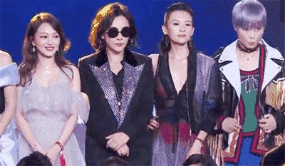 vogueme易烊千玺胡歌,热巴易烊千玺2017elle人气偶像