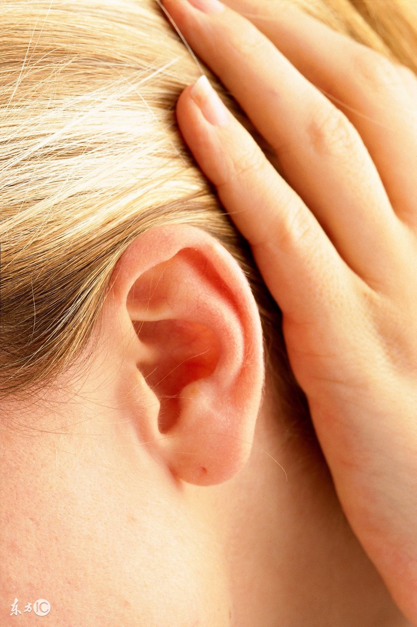 丽丽耳朵有问题,耳朵前后肿了是腮腺炎么